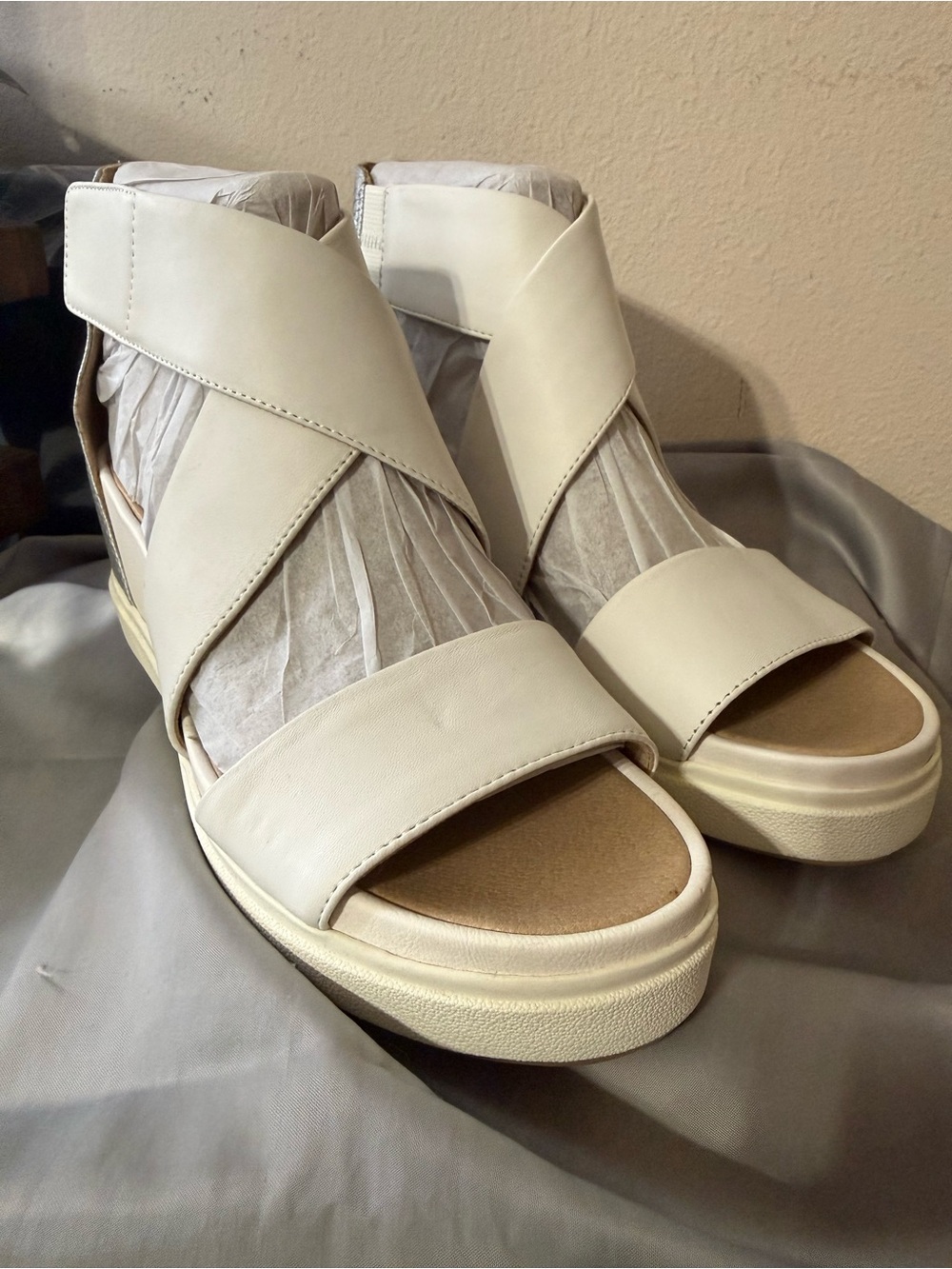 Dr. Scholl's Cream Platform Cross-Strap Sandals